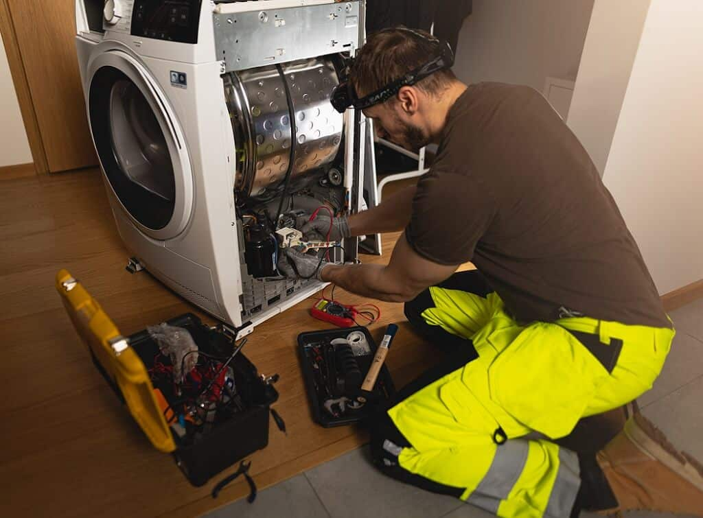 washing-machine-repair-technicia
